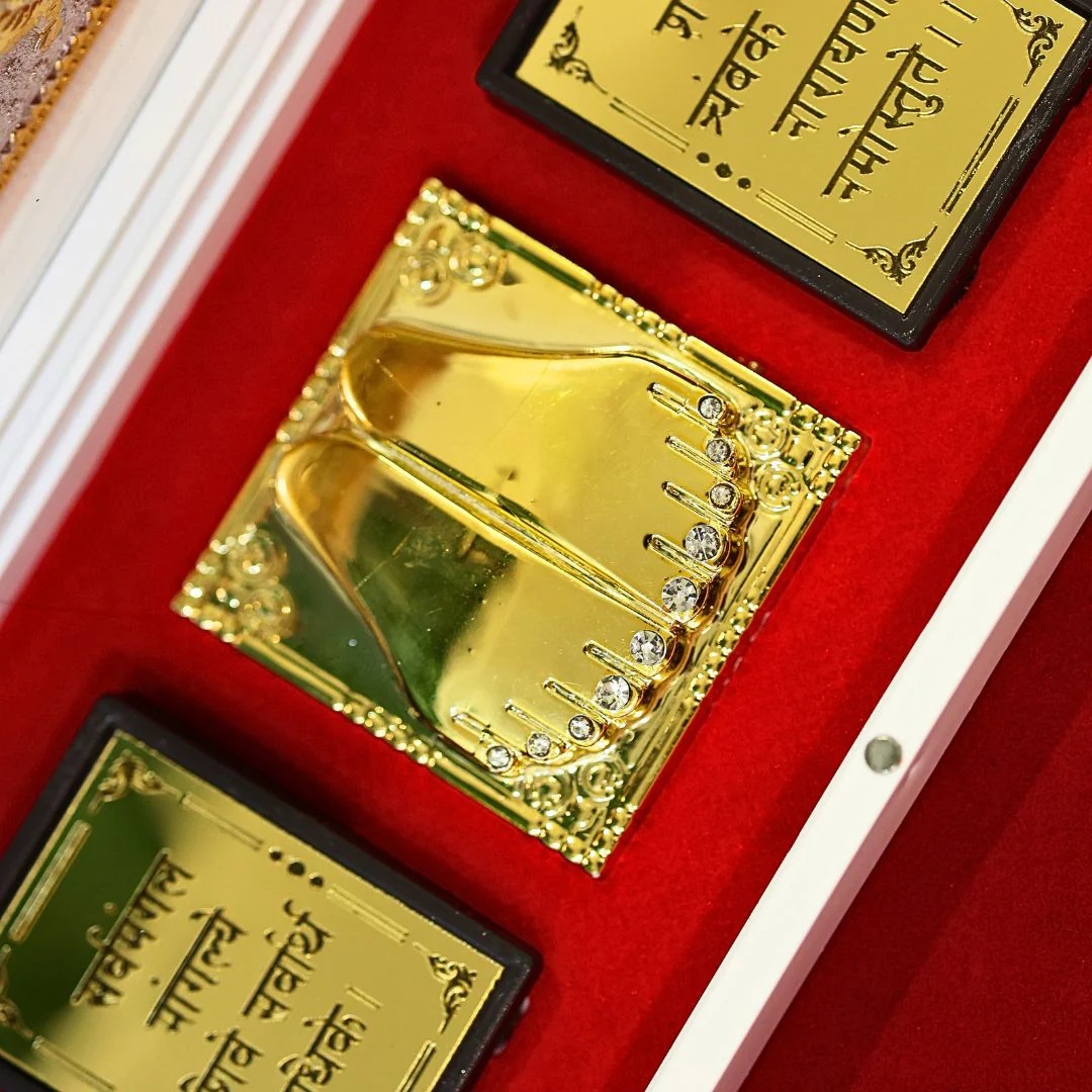 Divine Maa Durga Pocket Temple - Gold Platted - Image 5