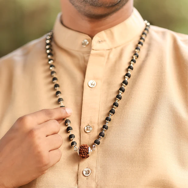 Karungali Mala in Silver-Cap with 5 Mukhi Rudraksha - Image 3