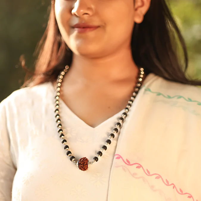 Karungali Mala in Silver-Cap with 5 Mukhi Rudraksha - Image 4
