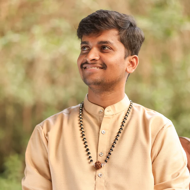 Karungali Mala in Silver-Cap with 7 Mukhi Rudraksha - Image 3