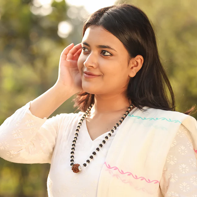 Karungali Mala in Silver-Cap with 7 Mukhi Rudraksha - Image 4