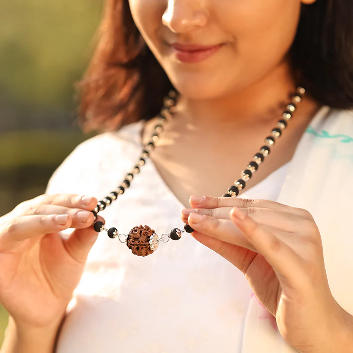 Karungali Mala in Silver-Cap with 7 Mukhi Rudraksha - Image 5
