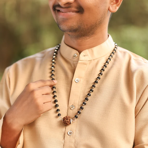 Karungali Mala in Silver-Cap with 7 Mukhi Rudraksha - Image 6